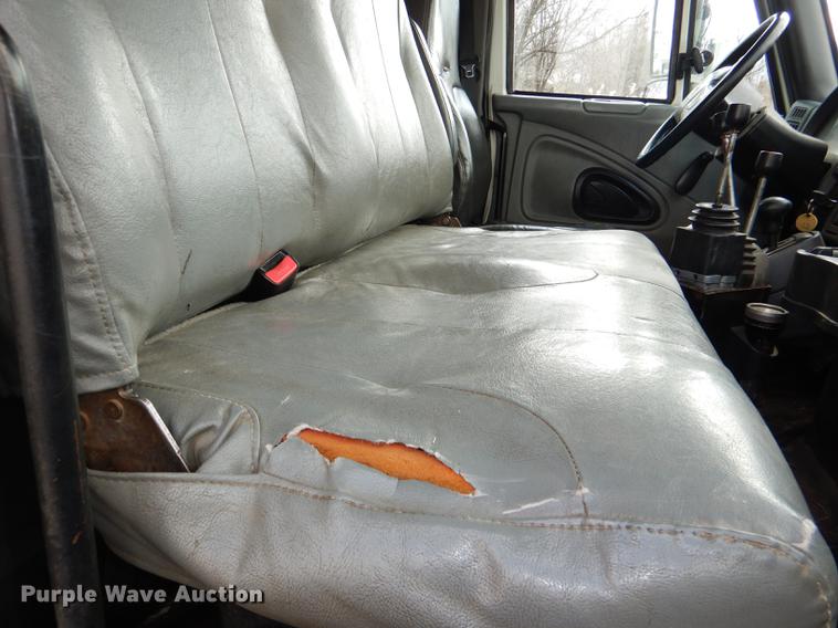 image for item DE0031 2003 International 7400 dump truck