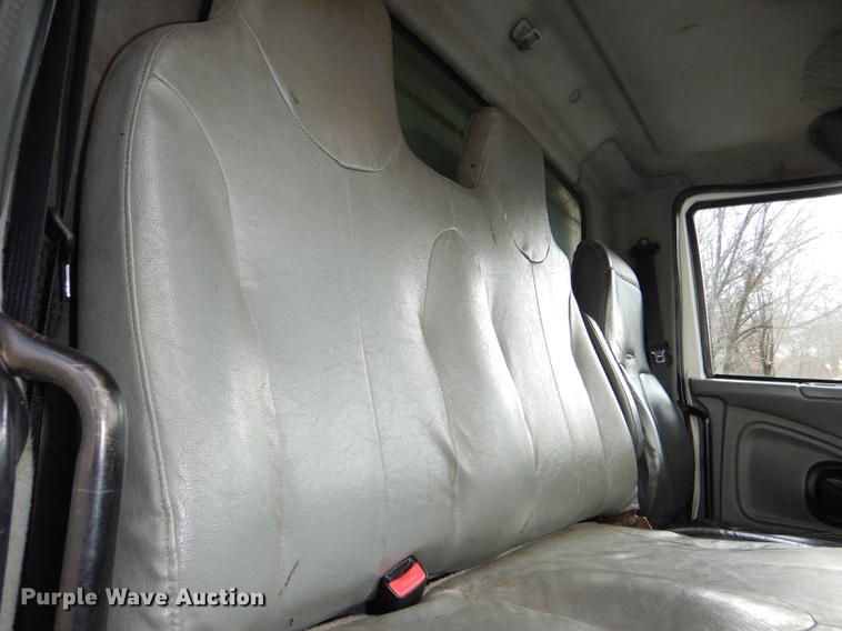 image for item DE0031 2003 International 7400 dump truck