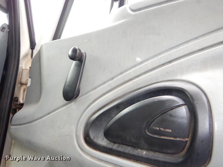 image for item DE0031 2003 International 7400 dump truck