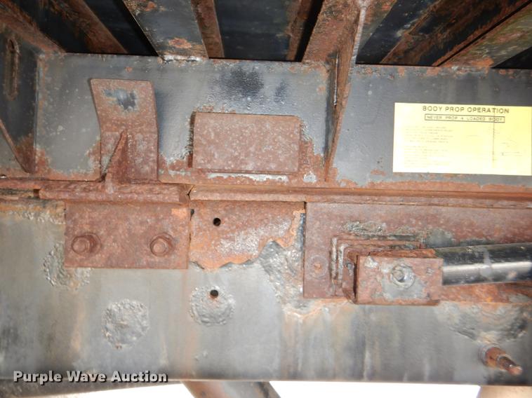 image for item DE0031 2003 International 7400 dump truck