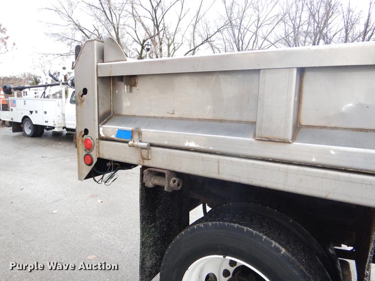 image for item DE0031 2003 International 7400 dump truck