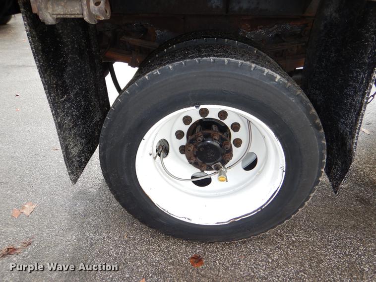 image for item DE0031 2003 International 7400 dump truck