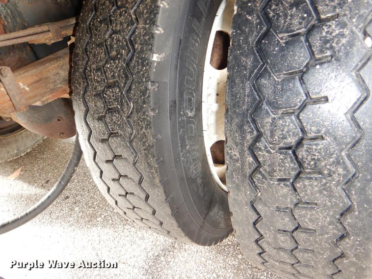 image for item DE0031 2003 International 7400 dump truck