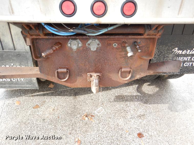 image for item DE0031 2003 International 7400 dump truck