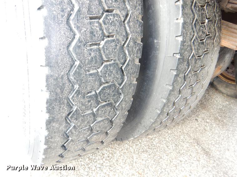 image for item DE0031 2003 International 7400 dump truck