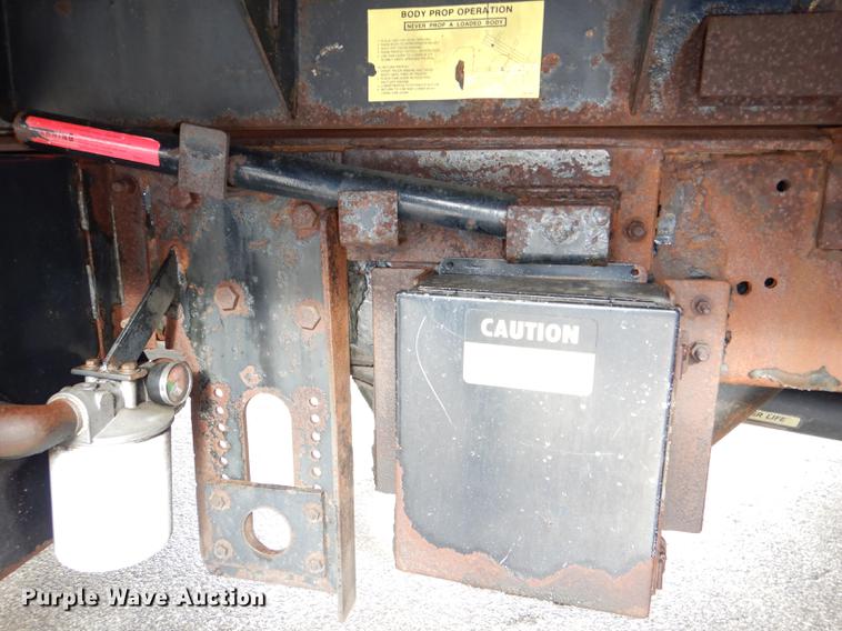 image for item DE0031 2003 International 7400 dump truck