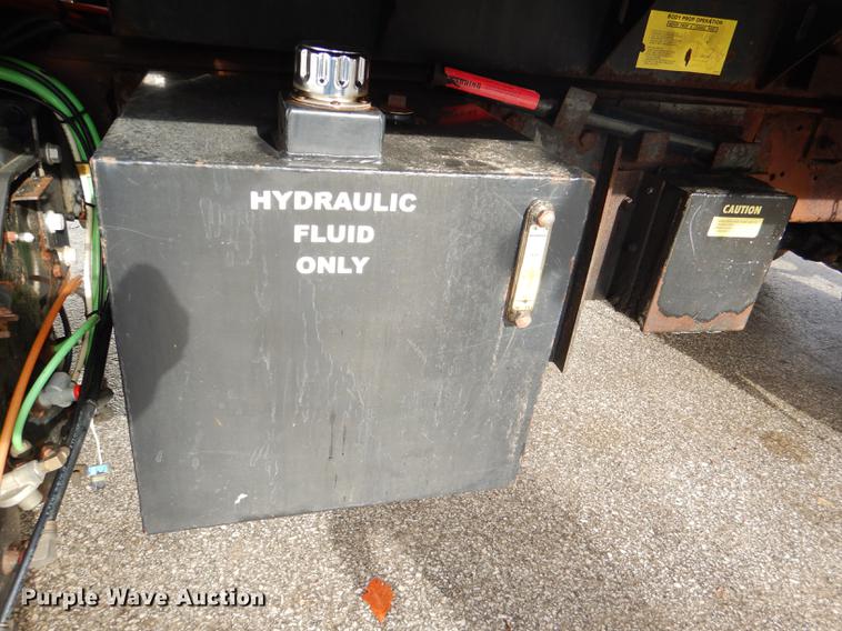 image for item DE0031 2003 International 7400 dump truck