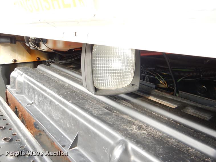 image for item DE0031 2003 International 7400 dump truck