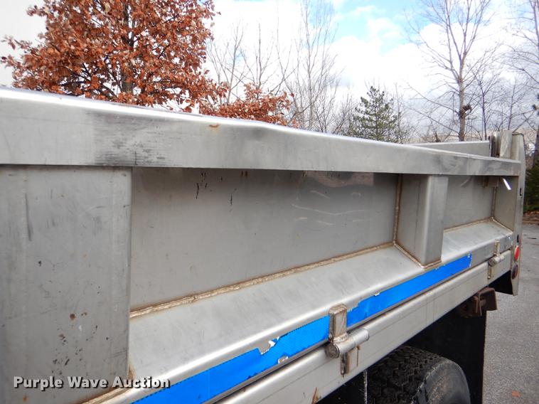 image for item DE0031 2003 International 7400 dump truck