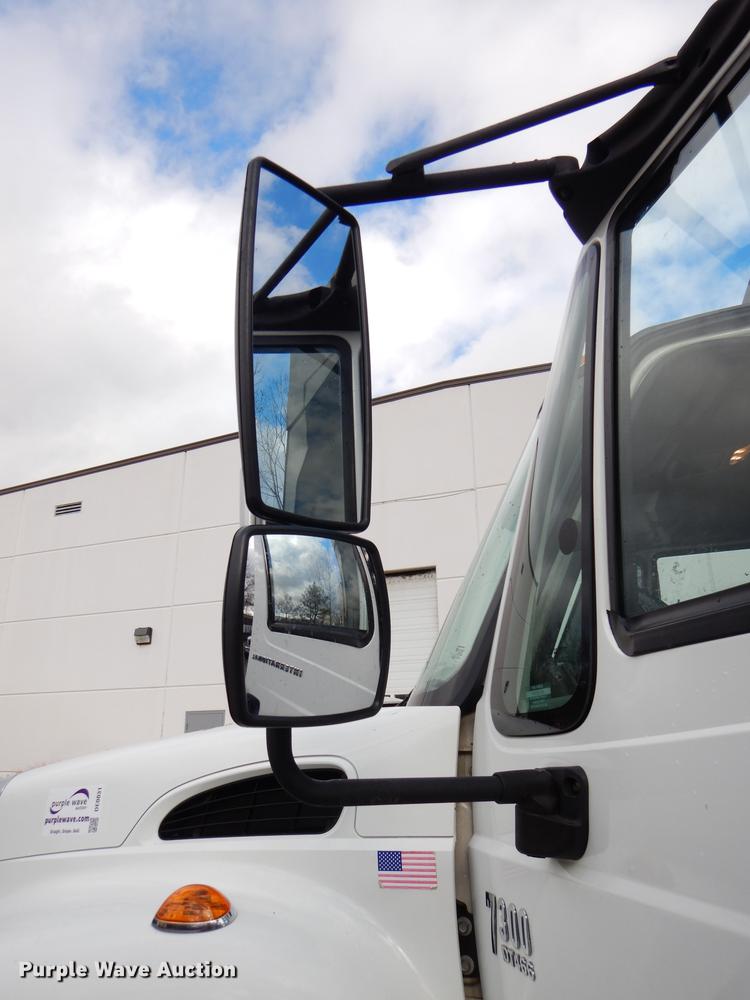 image for item DE0031 2003 International 7400 dump truck