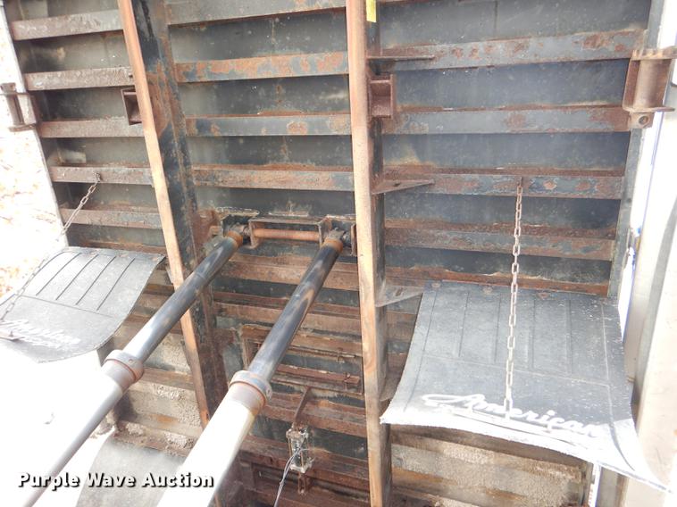 image for item DE0031 2003 International 7400 dump truck