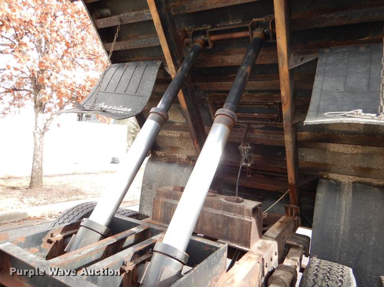 image for item DE0031 2003 International 7400 dump truck