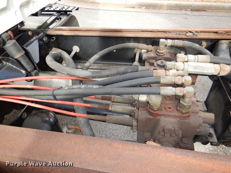 image for item DE0031 2003 International 7400 dump truck