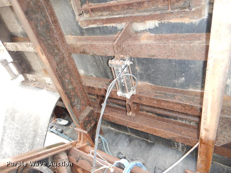 image for item DE0031 2003 International 7400 dump truck