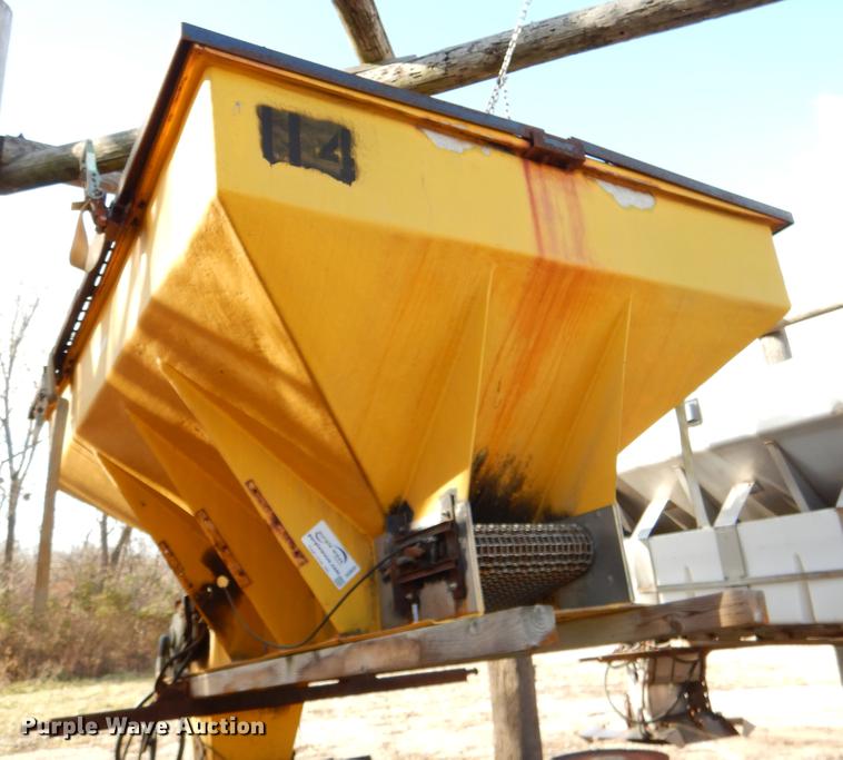 Fiberglass Vbox spreader in Wellsville, KS Item DE0032 sold Purple