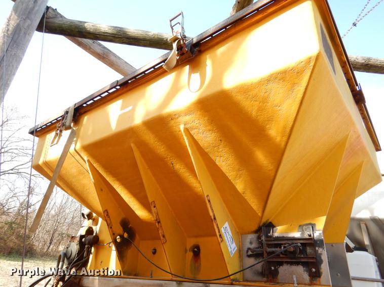 image for item DE0032 Fiberglass V-box spreader