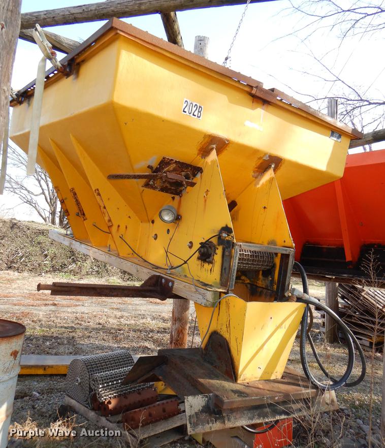 image for item DE0032 Fiberglass V-box spreader