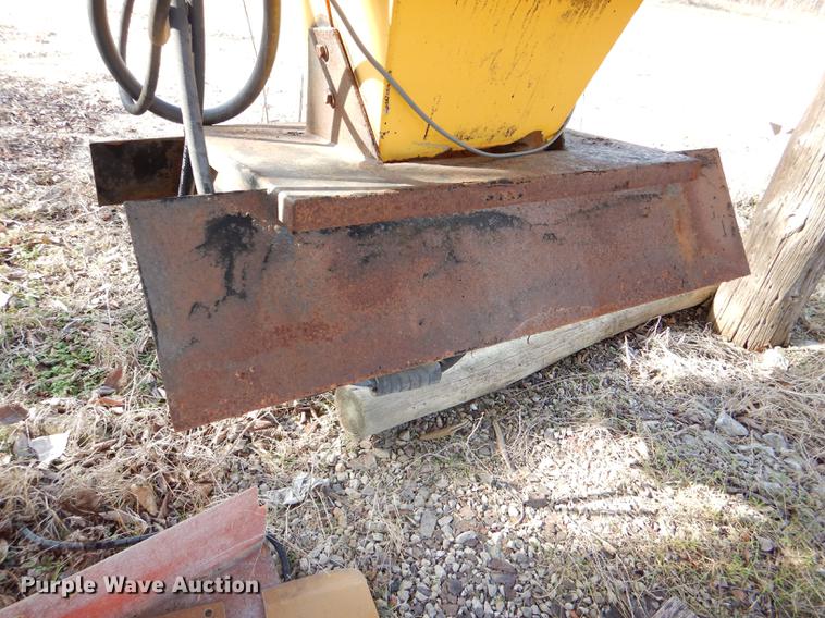 image for item DE0032 Fiberglass V-box spreader