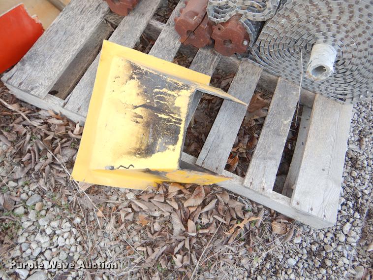 image for item DE0032 Fiberglass V-box spreader