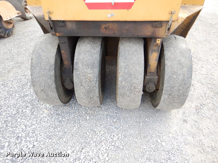 image for item DE0039 Tampo SP312 pneumatic roller