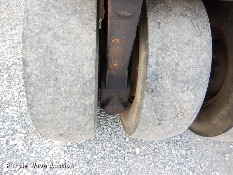 image for item DE0039 Tampo SP312 pneumatic roller