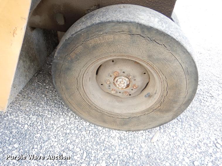 image for item DE0039 Tampo SP312 pneumatic roller