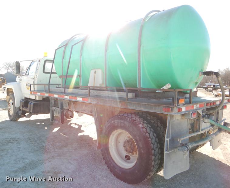 image for item DE0059 1989 Ford F800 tank truck