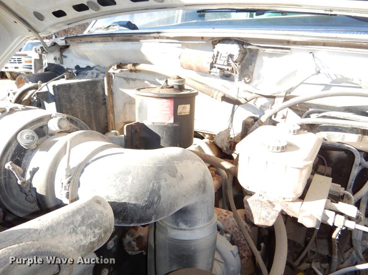 image for item DE0059 1989 Ford F800 tank truck