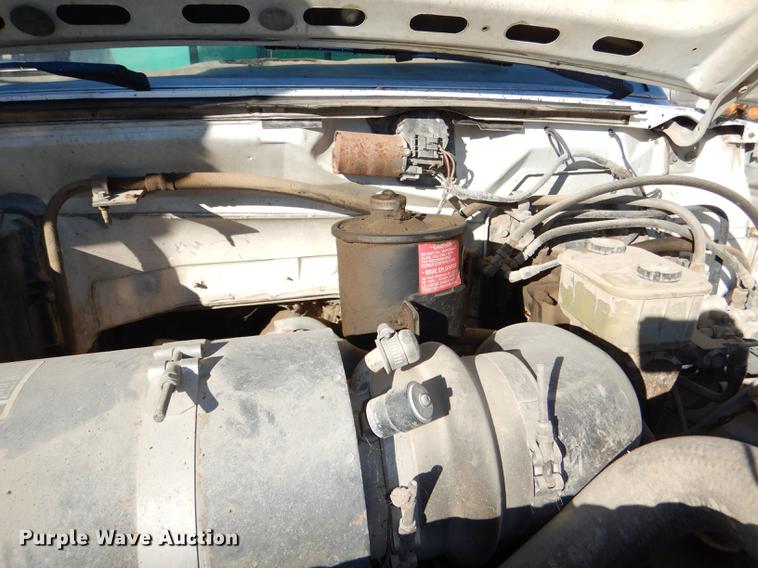 image for item DE0059 1989 Ford F800 tank truck
