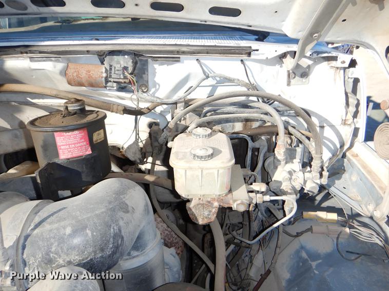 image for item DE0059 1989 Ford F800 tank truck