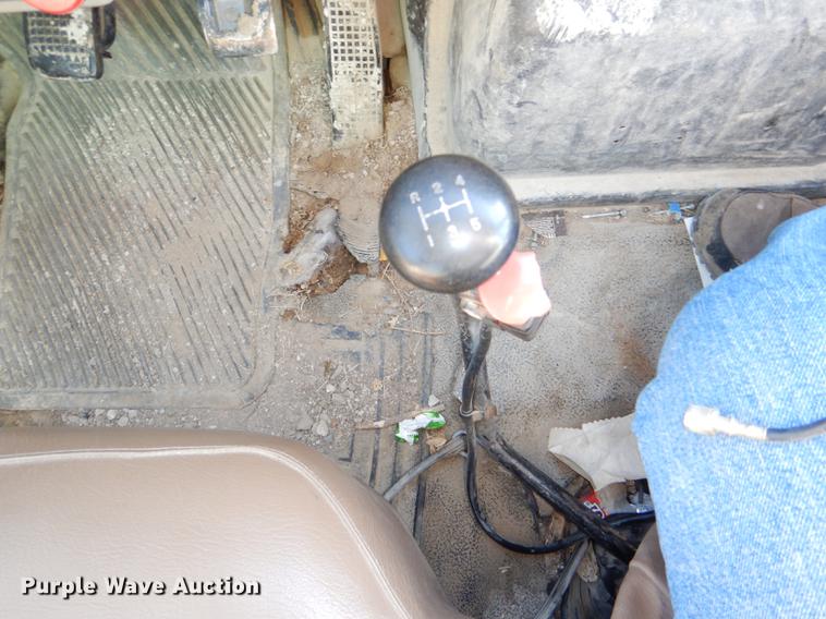 image for item DE0059 1989 Ford F800 tank truck