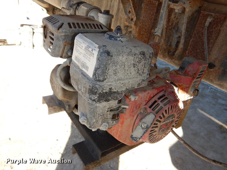 image for item DE0059 1989 Ford F800 tank truck