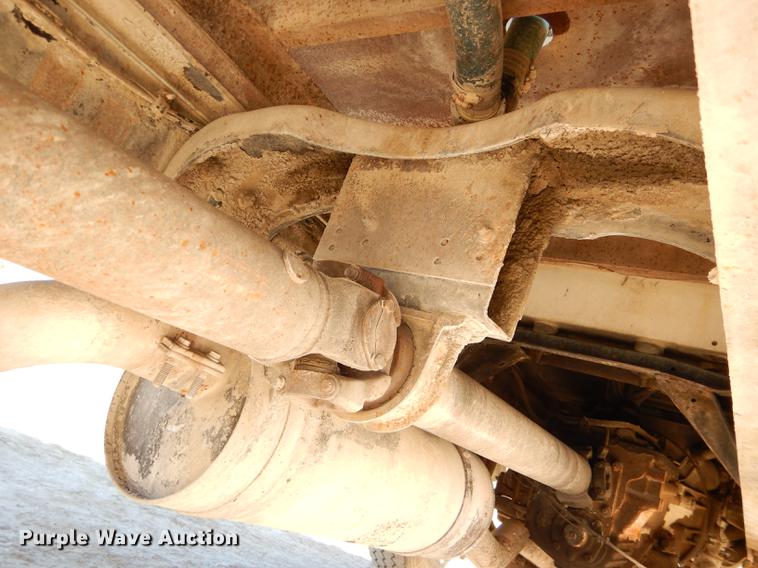 image for item DE0059 1989 Ford F800 tank truck