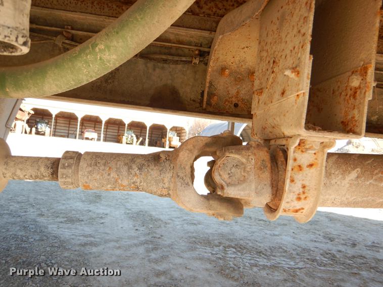 image for item DE0059 1989 Ford F800 tank truck