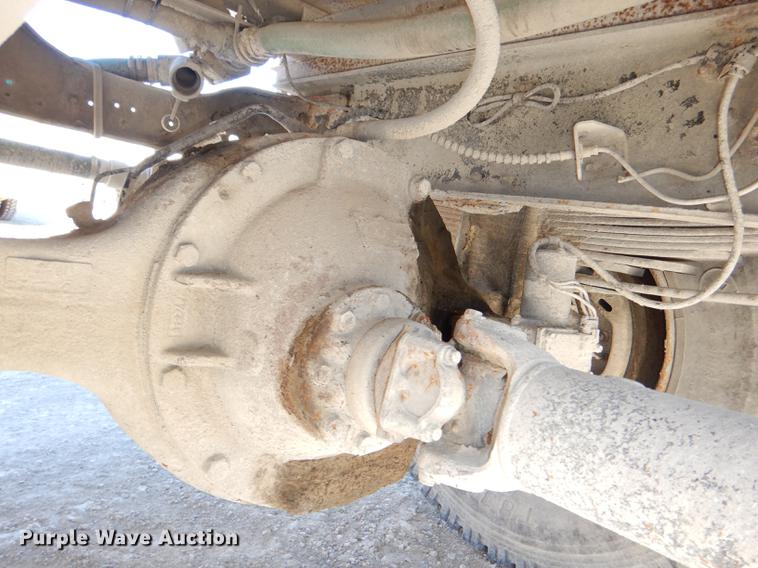 image for item DE0059 1989 Ford F800 tank truck