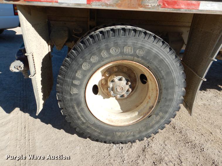 image for item DE0059 1989 Ford F800 tank truck