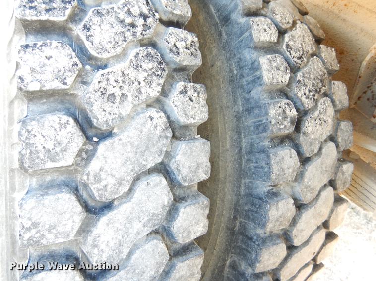 image for item DE0059 1989 Ford F800 tank truck