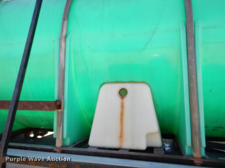 image for item DE0059 1989 Ford F800 tank truck