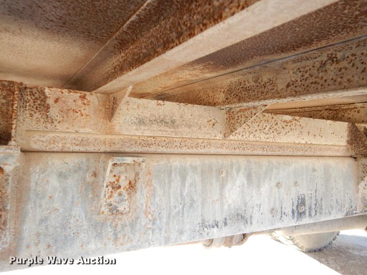 image for item DE0059 1989 Ford F800 tank truck