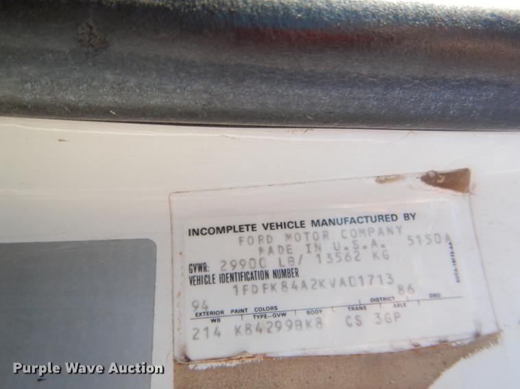 image for item DE0059 1989 Ford F800 tank truck