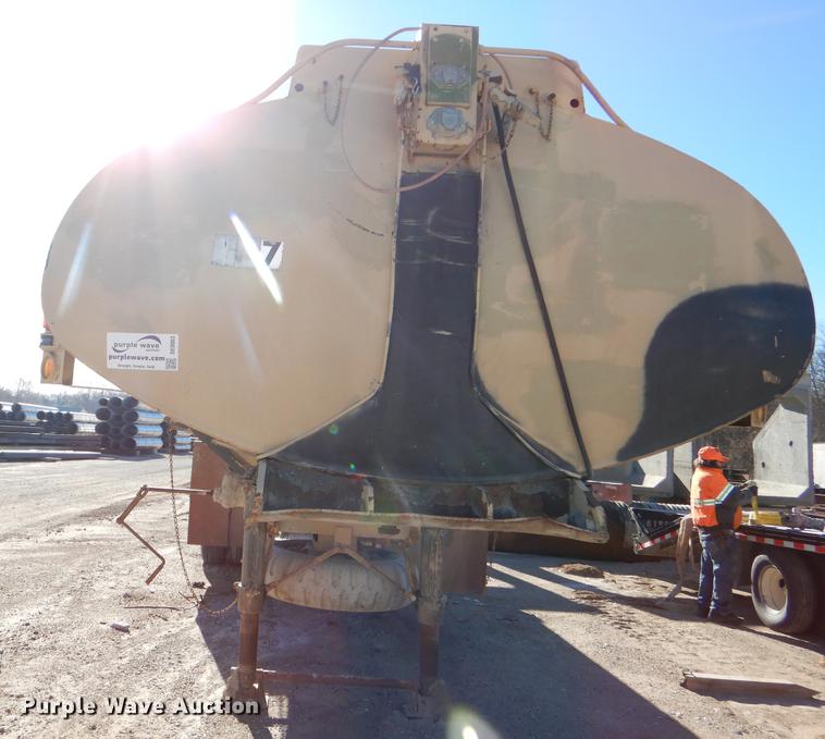 image for item DE0063 1968 Fruehauf IMP tank trailer