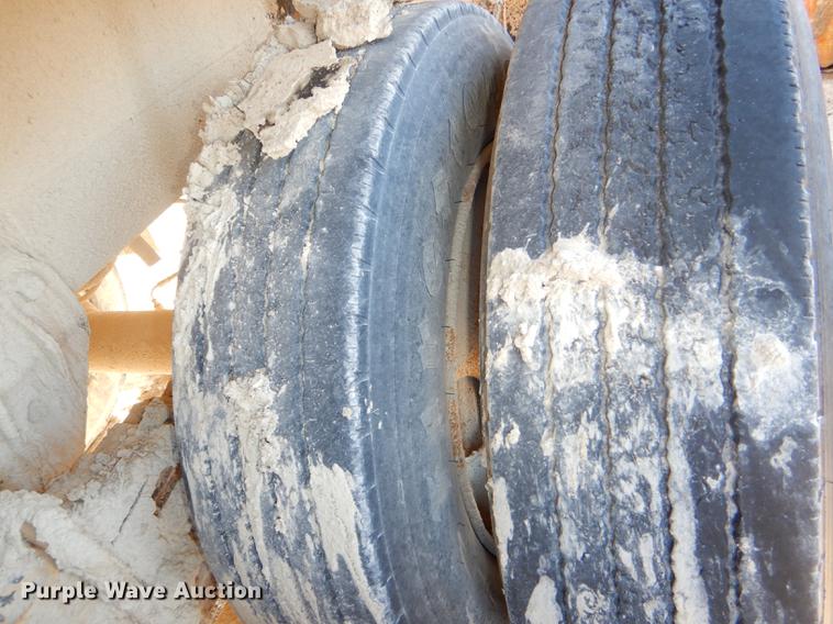 image for item DE0063 1968 Fruehauf IMP tank trailer