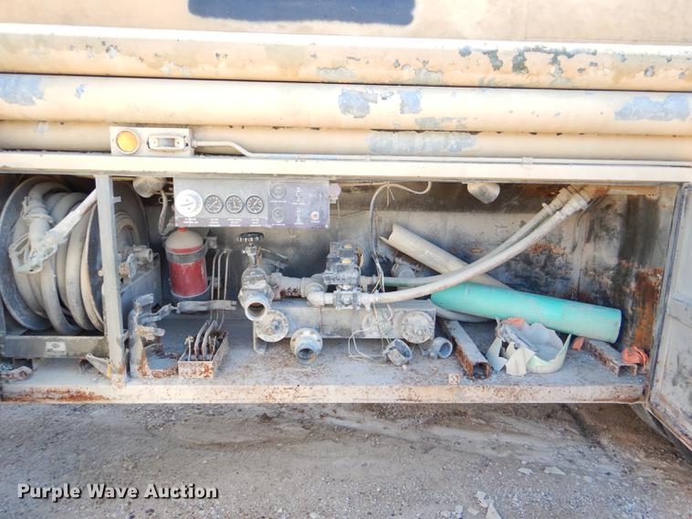 image for item DE0063 1968 Fruehauf IMP tank trailer