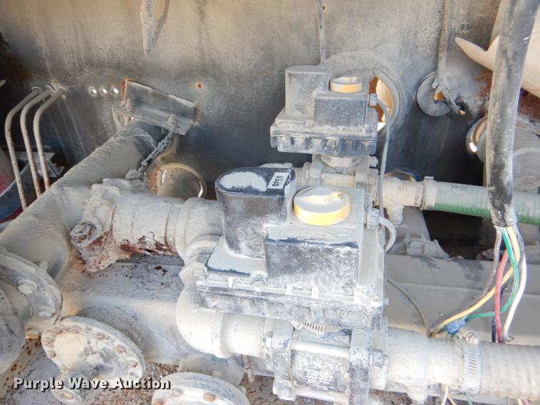 image for item DE0063 1968 Fruehauf IMP tank trailer