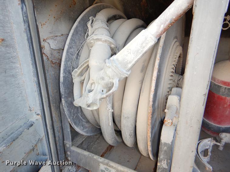 image for item DE0063 1968 Fruehauf IMP tank trailer