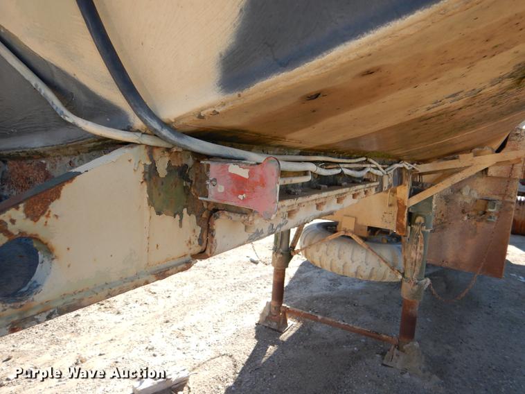 image for item DE0063 1968 Fruehauf IMP tank trailer