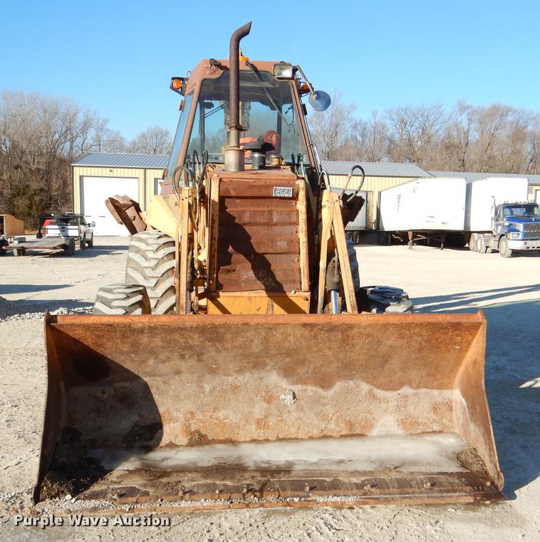image for item DE0072 1992 Case 680L backhoe
