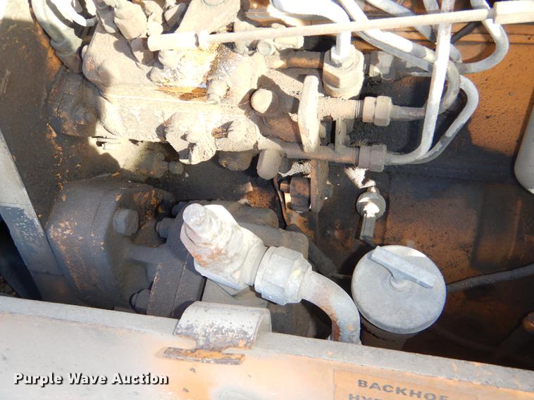 image for item DE0072 1992 Case 680L backhoe