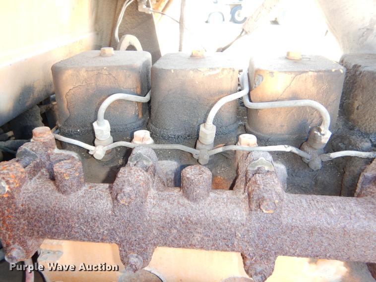 image for item DE0072 1992 Case 680L backhoe