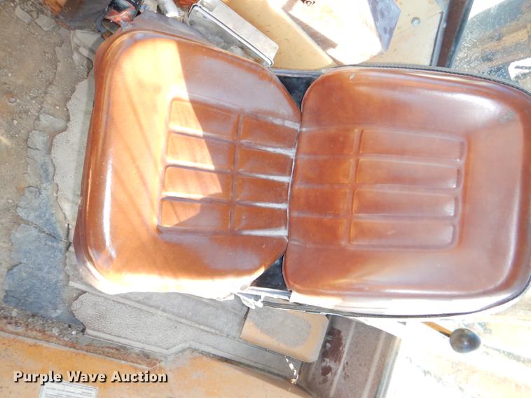 image for item DE0072 1992 Case 680L backhoe